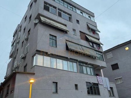 Shitet, Apartament 1+1, 21 Dhjetori, Tiranë.