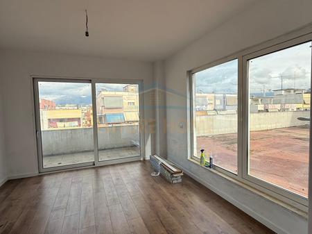 Shitet , Apartament 2+1+Verande,Unaza e re , Tirane