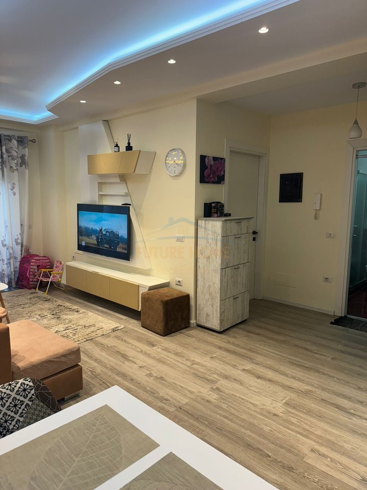 For sale, 1+1 Apartment, Paris Commune, Tirana.