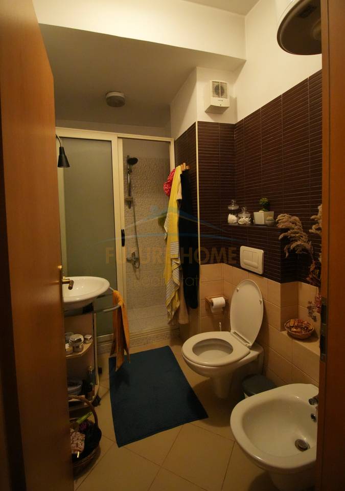 Affitto, appartamento 2+1+2 con 2 posti auto, Comune di Parigi