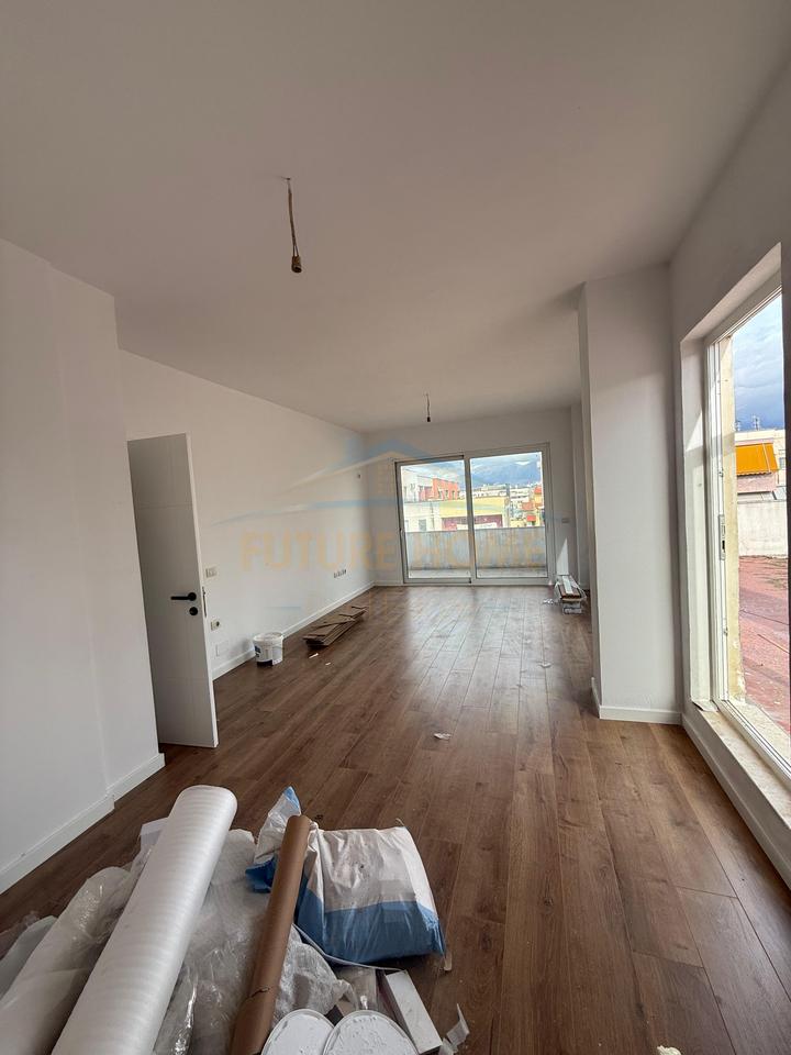 Shitet , Apartament 2+1+Verande,Unaza e re , Tirane