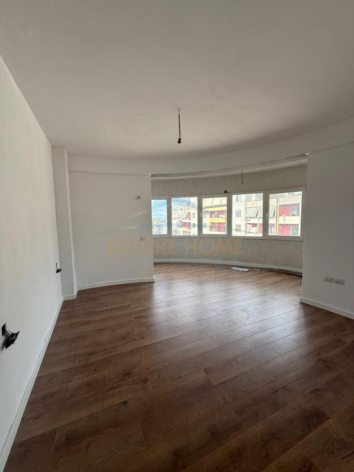 Shitet , Apartament 2+1+Verande,Unaza e re , Tirane