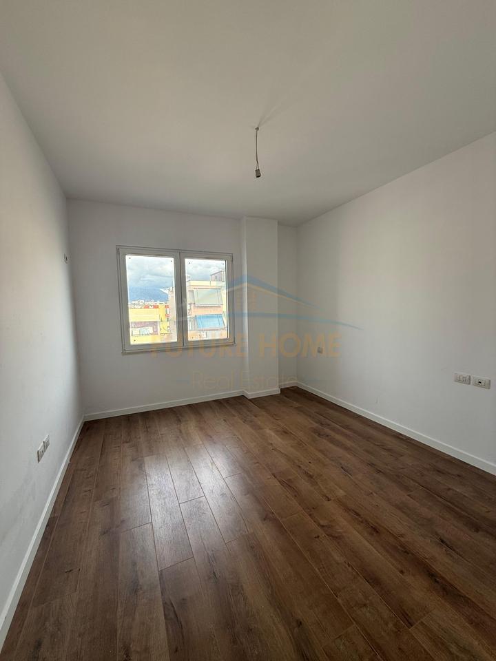 Shitet , Apartament 2+1+Verande,Unaza e re , Tirane