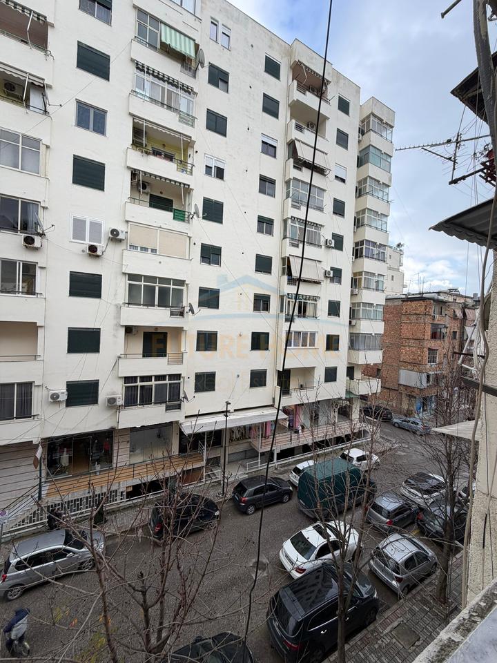Shitet, Apartament 2+1 prane Ish Rajonit, Durres