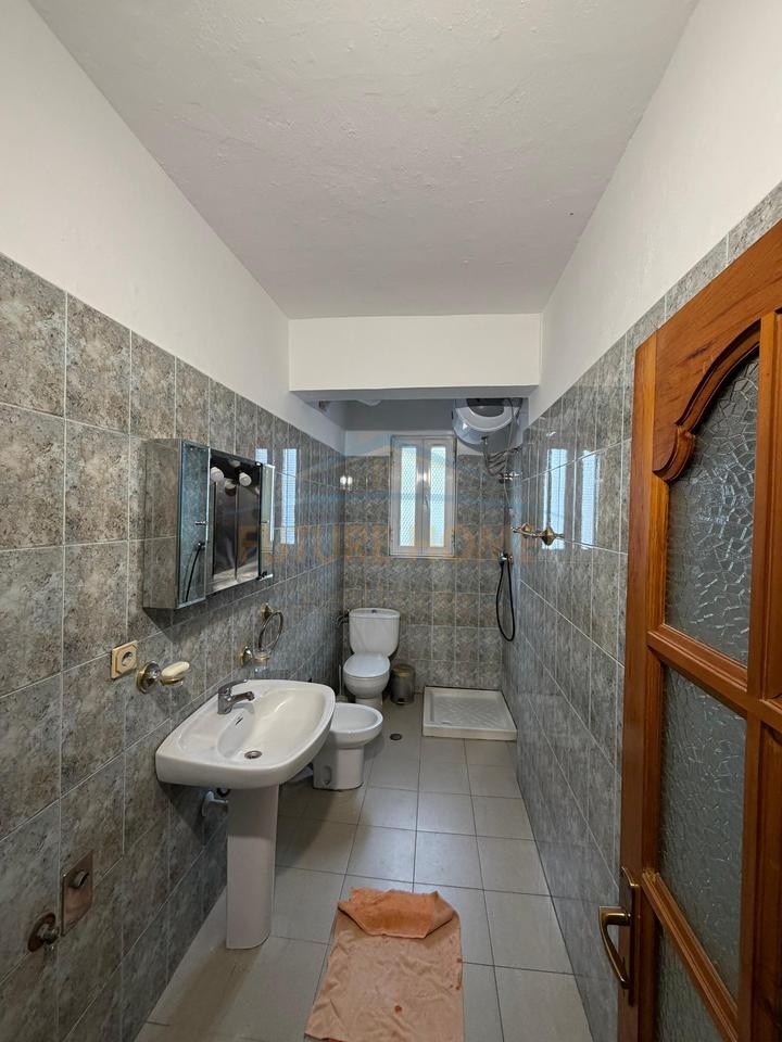 Shitet, Apartament 2+1 prane Ish Rajonit, Durres