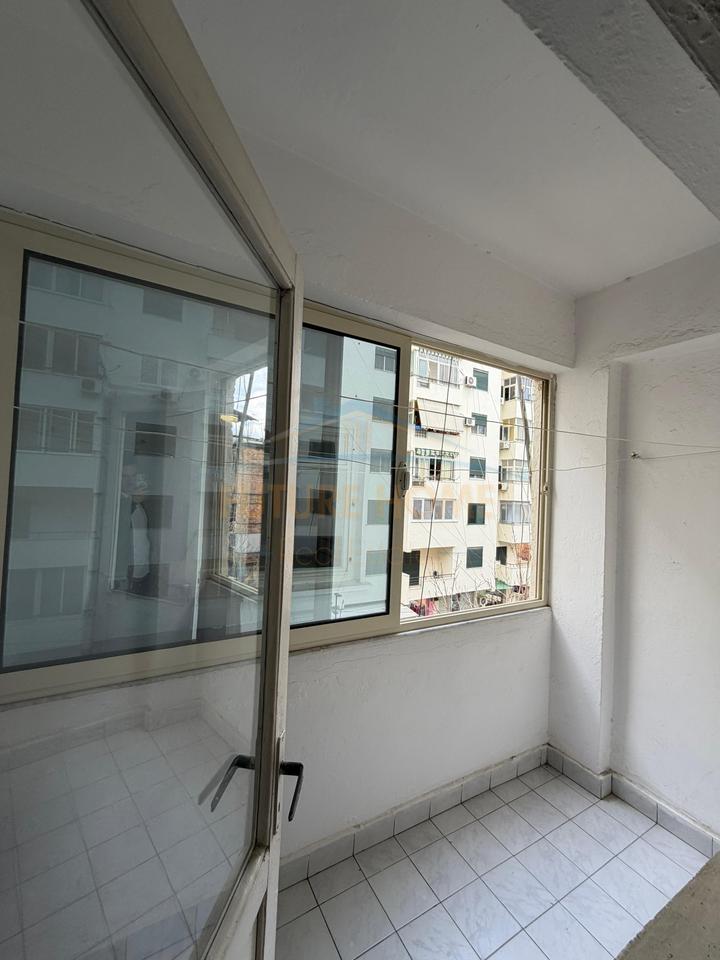 Shitet, Apartament 2+1 prane Ish Rajonit, Durres