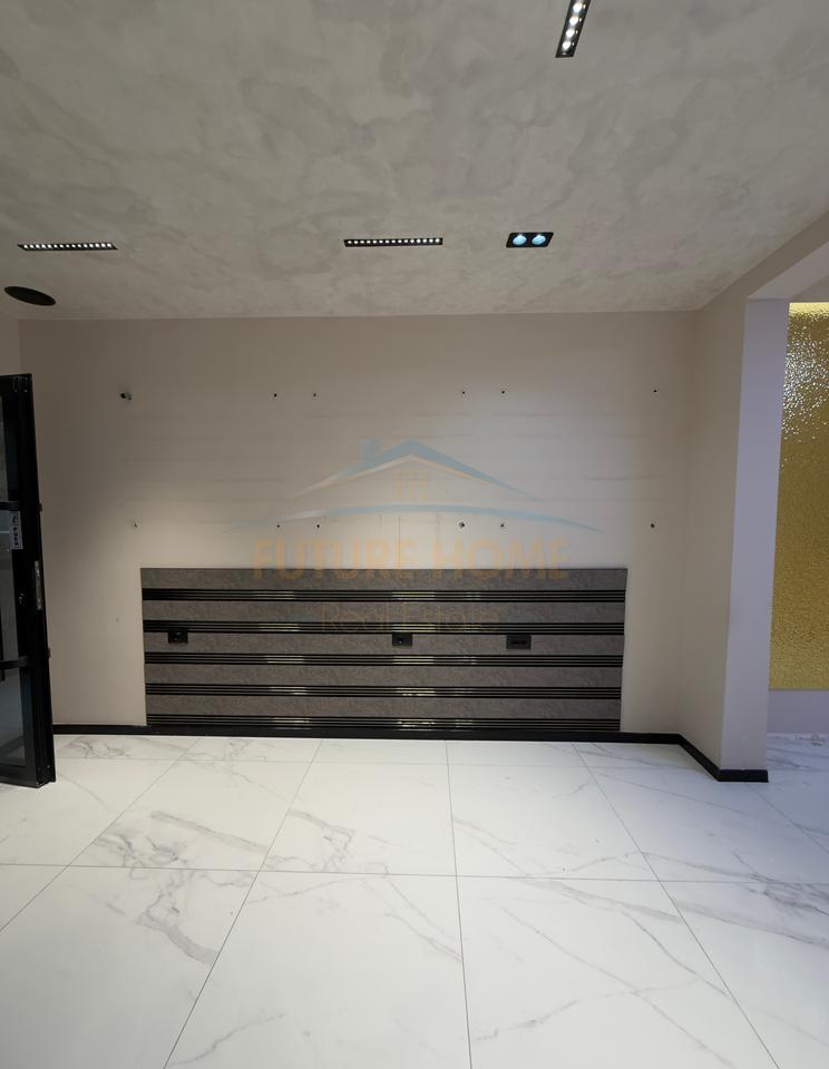 Qera, Ambient Komercial, Rruga e Kosovarëve