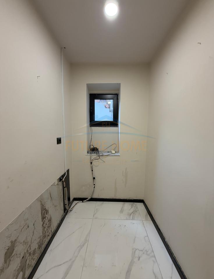 Qera, Ambient Komercial, Rruga e Kosovarëve