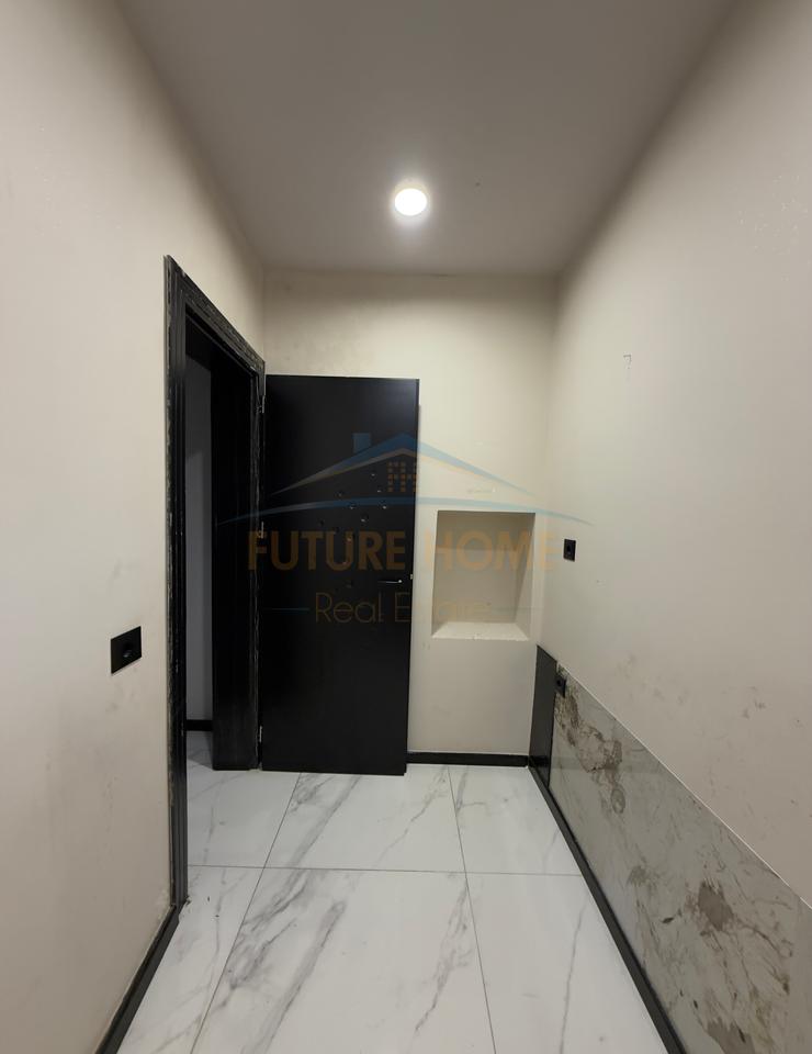 Qera, Ambient Komercial, Rruga e Kosovarëve