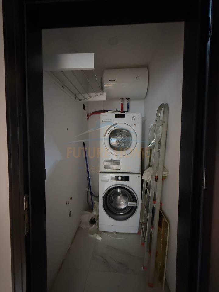 Qera, Ambient Komercial, Rruga e Kosovarëve