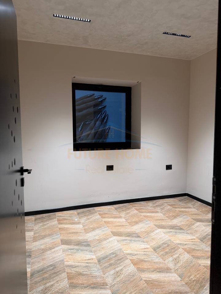 Qera, Ambient Komercial, Rruga e Kosovarëve