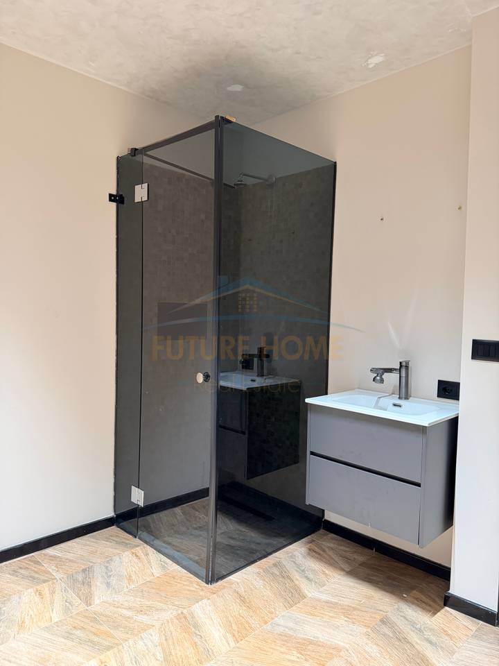 Qera, Ambient Komercial, Rruga e Kosovarëve