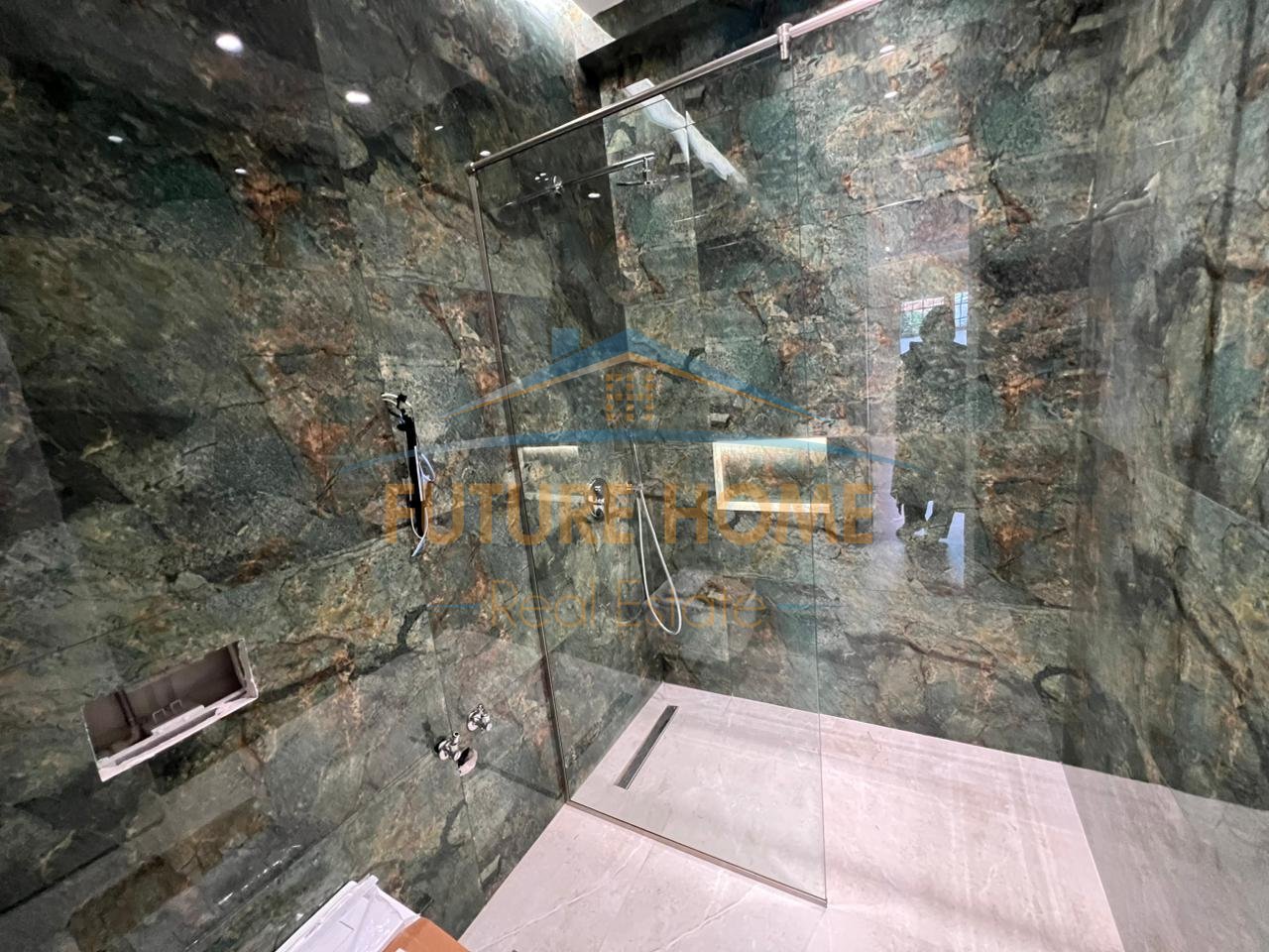 Shitet, Apartament 2+1+2+Garderobe, Komuna e Parisit