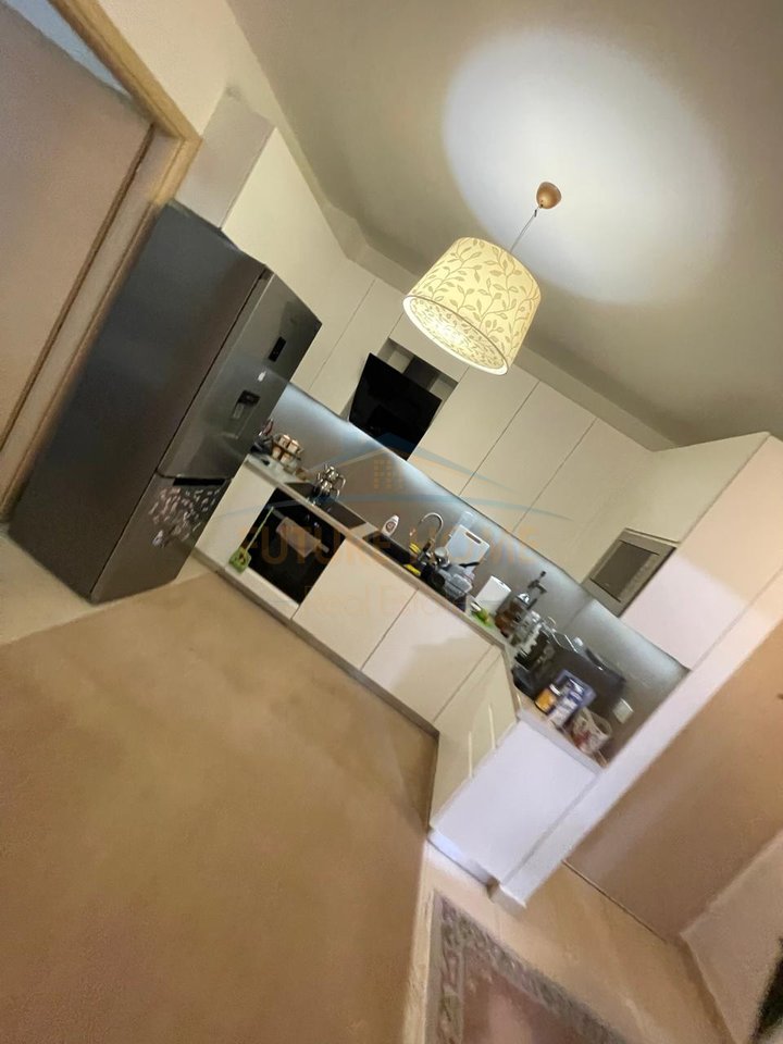 Shitet, Apartament 2+1+2, Qytet Studenti, Tiranë