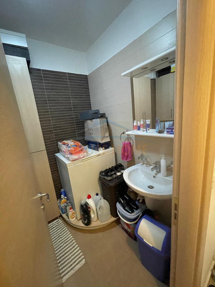 Shitet, Apartament 2+1+2, Qytet Studenti, Tiranë