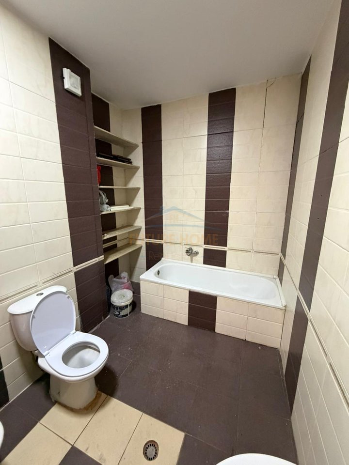 In vendita, Appartamento 2+1, Rruga e Kavajës, Tirana.