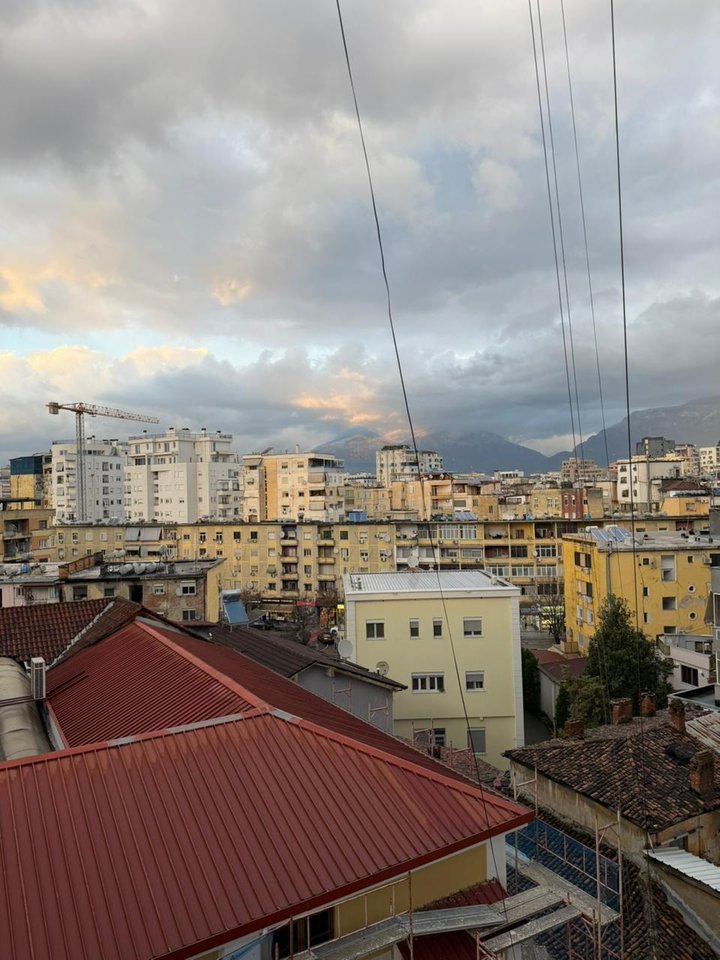 In vendita, Appartamento 2+1, Rruga e Kavajës, Tirana.