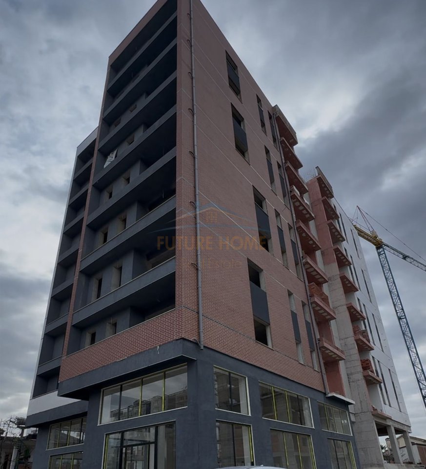 For sale, 1+1 Apartment Fusha e Aviacionit, Tirana.