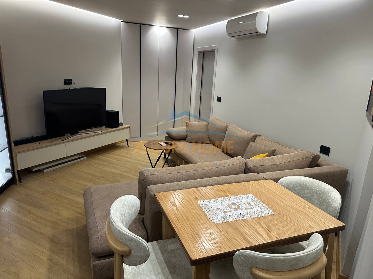 For rent, 1+1 Apartment, Komuna e Parisit.