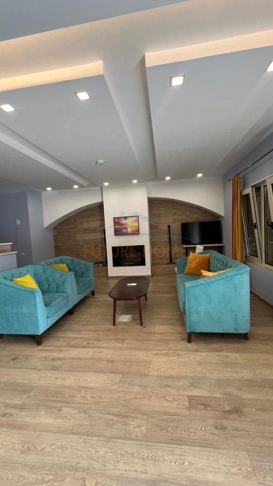 Shitet, Hotel, Gjiri Lalzit