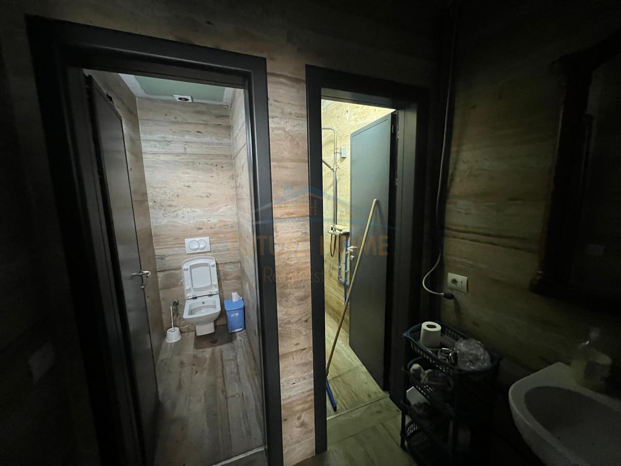 In vendita, locali commerciali, Rinas