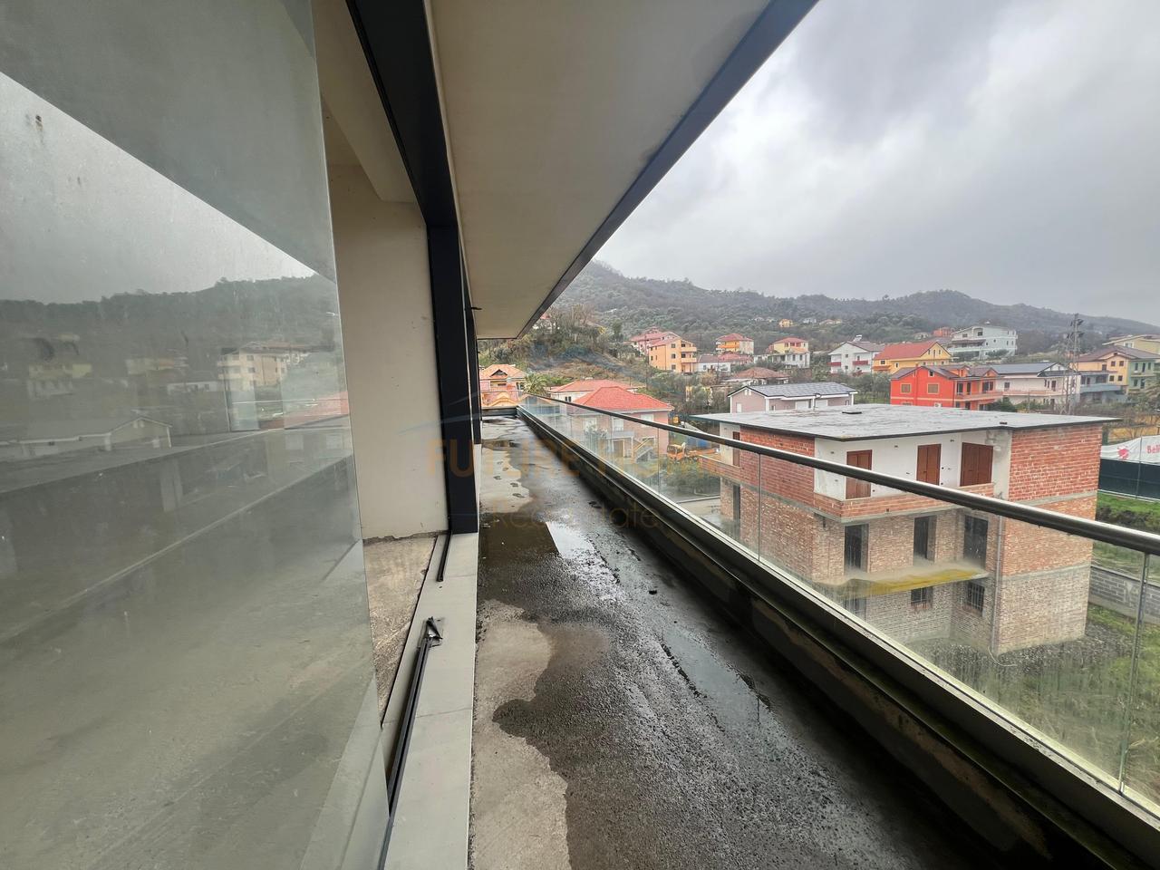 In vendita, locali commerciali, Rinas