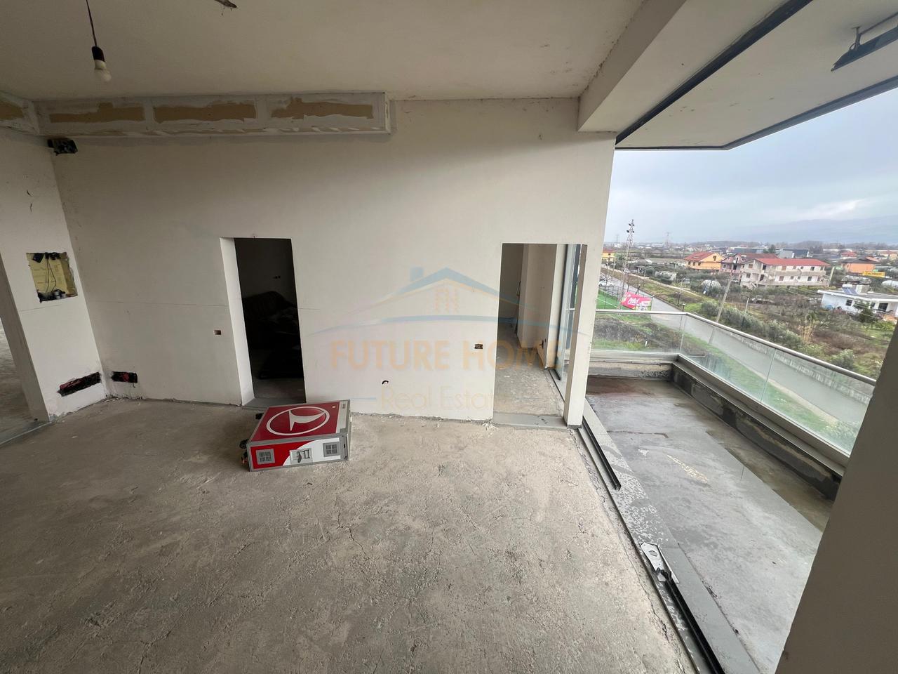 In vendita, locali commerciali, Rinas