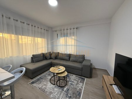 Qera, Apartament 2+1+2+Post Parkimi, Pazari i Ri, Tiranë