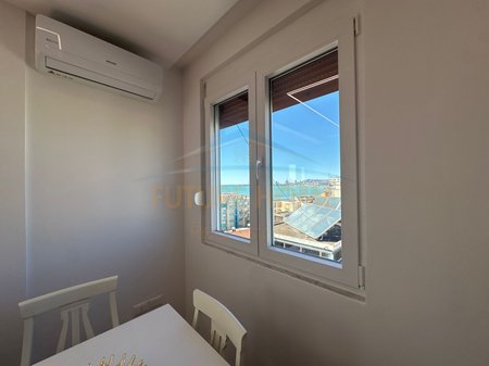 Disponojm  me Qira  Apartament 2+1, Plazh ,Hotel Empire, Durres Pamje Deti