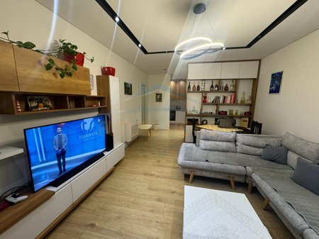 Shitet, Apartament 2+1+2+Post parkimi, Ali Demi, Tiranë.