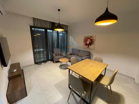 Kiadó, 1+1 szobás lakás, Jordan Misja utca, Tirana