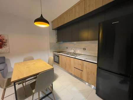 Kiadó, 1+1 szobás lakás, Jordan Misja utca, Tirana