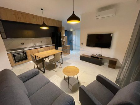 Kiadó, 1+1 szobás lakás, Jordan Misja utca, Tirana