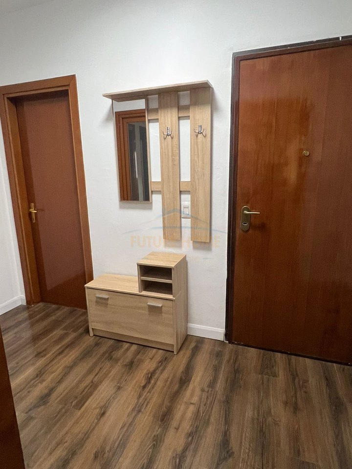Qera, Apartament 3+1+2+ Post Parkimi, Komuna e Parisit