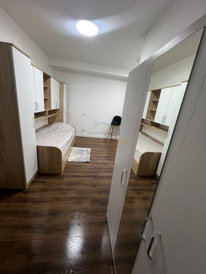 Qera, Apartament 3+1+2+ Post Parkimi, Komuna e Parisit