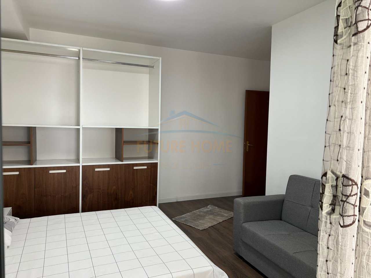 Qera, Apartament 3+1+2+ Post Parkimi, Komuna e Parisit