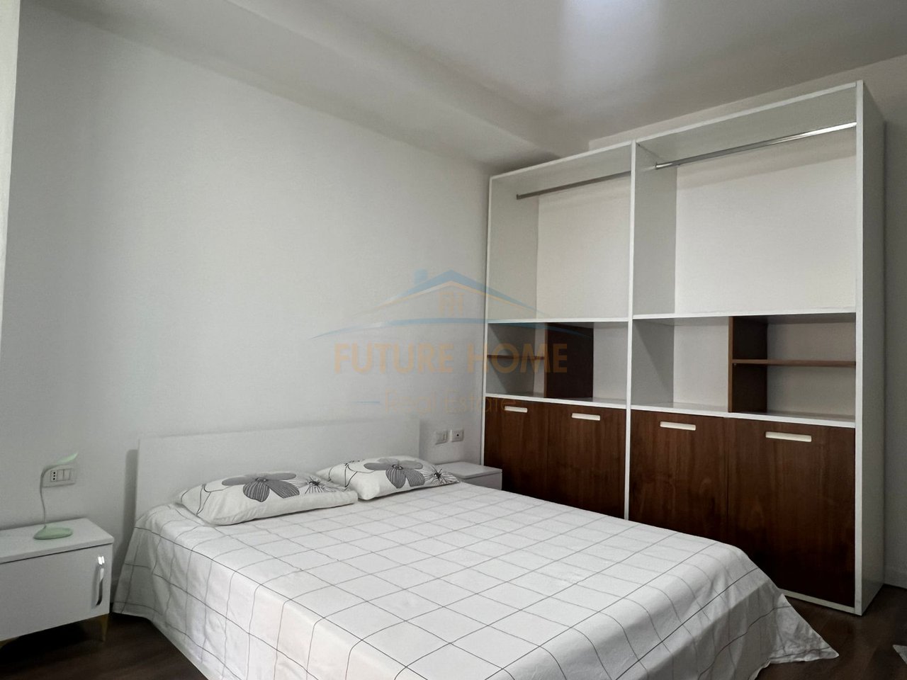 Qera, Apartament 3+1+2+ Post Parkimi, Komuna e Parisit