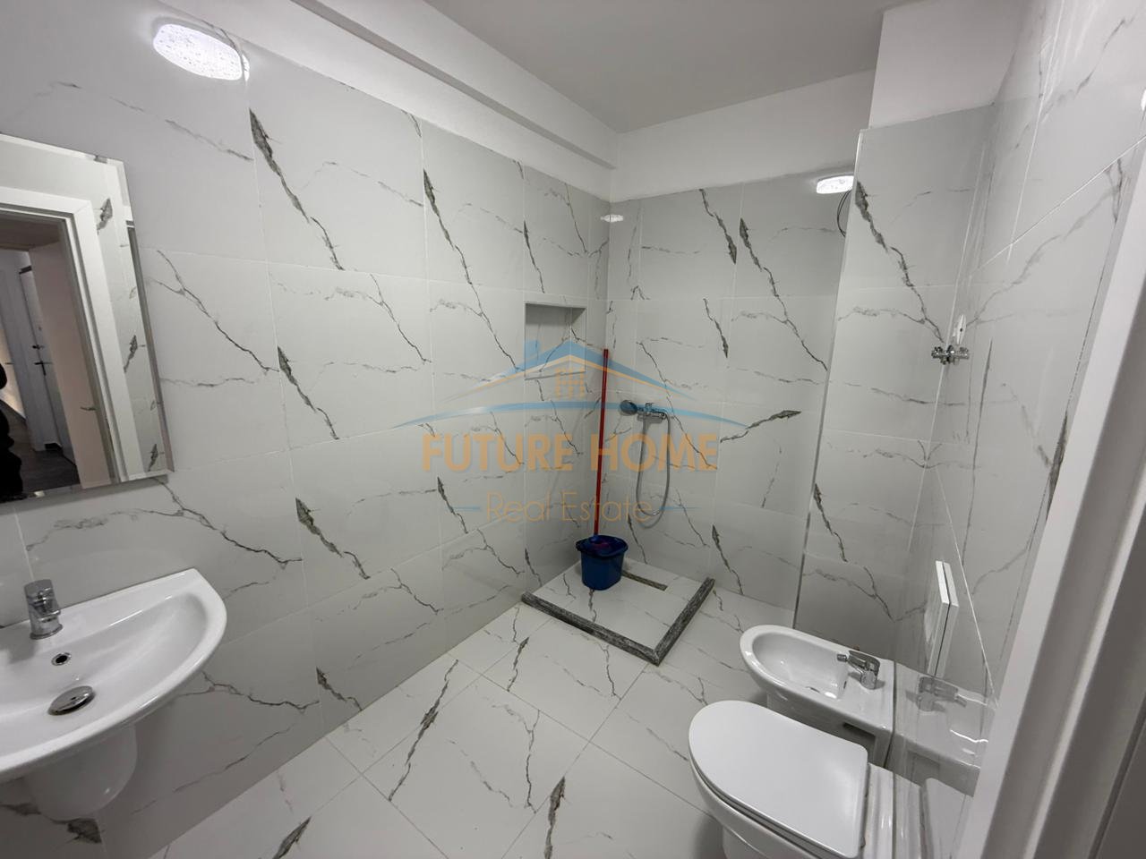 Shitet, Apartament 2+1+2 ,Zogu i Zi,Tiranë