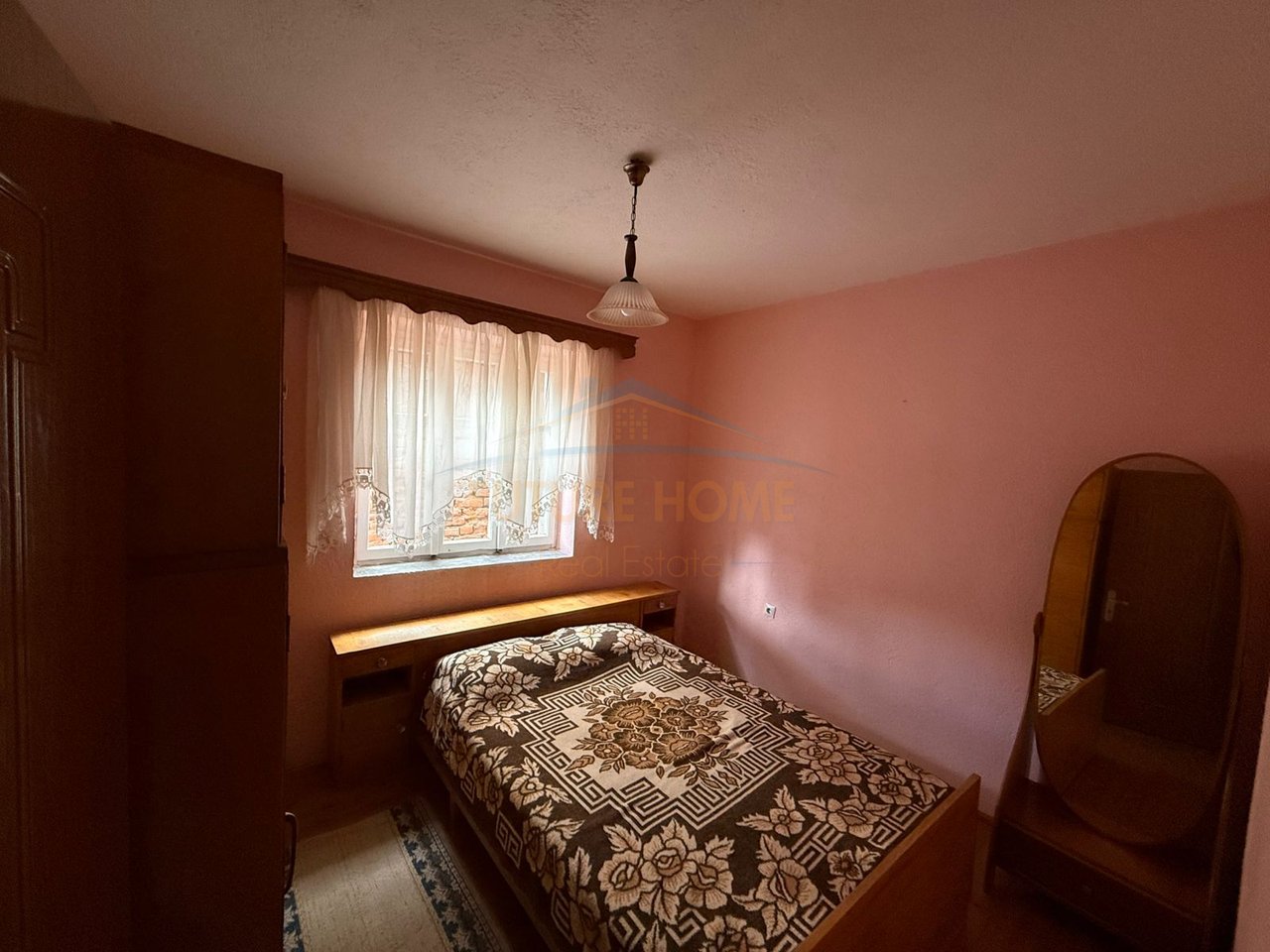 Shitet , Ndërtese 3-katëshe ,Lagjia 1 , Pogradec