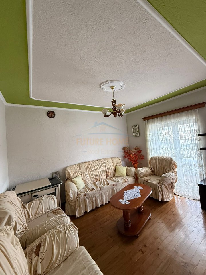 Shitet , Ndërtese 3-katëshe ,Lagjia 1 , Pogradec