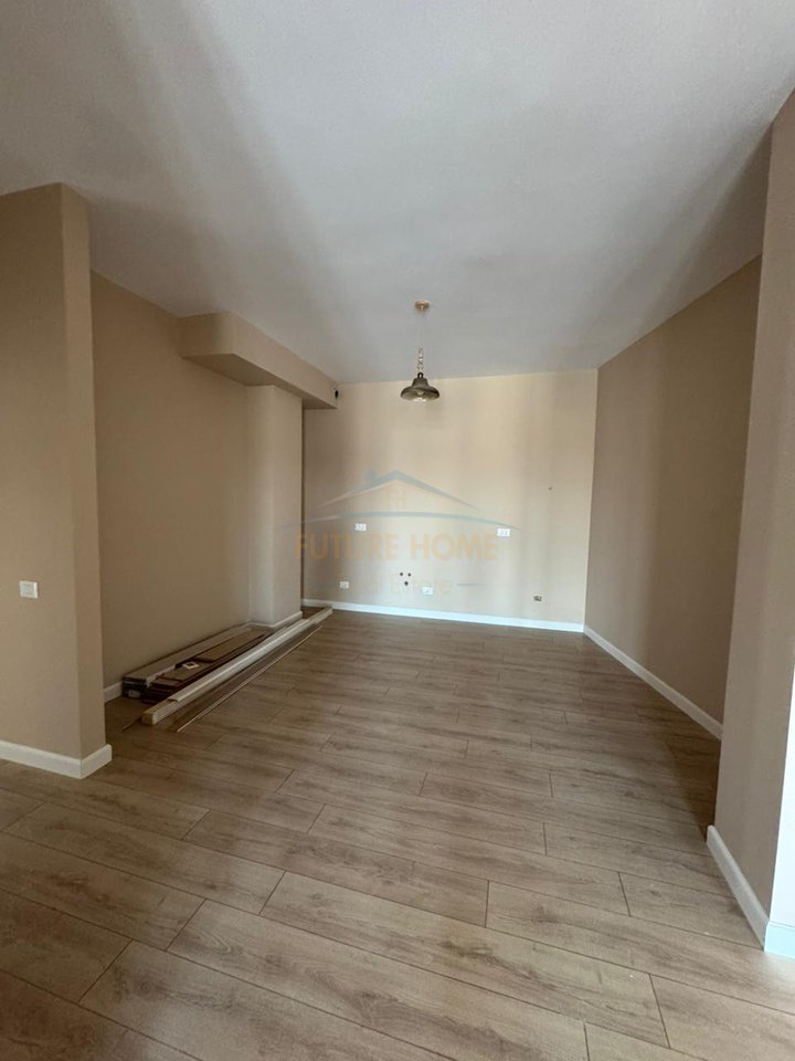 Shitet, Apartament 1+1, Sauk, Tirana Porta e Re, Tiranë.