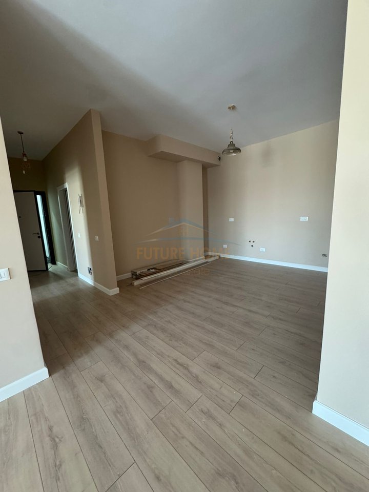 Shitet, Apartament 1+1, Sauk, Tirana Porta e Re, Tiranë.
