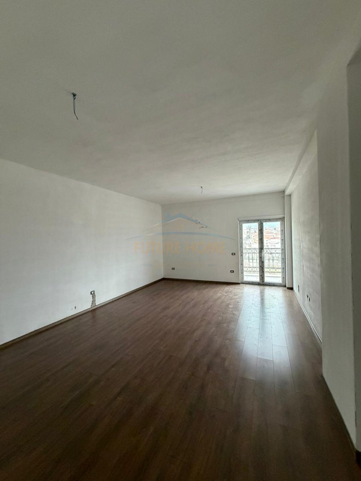 Shitet, Apartament 2+1+2, Sauk, Porta Tirana e Re, Tiranë.