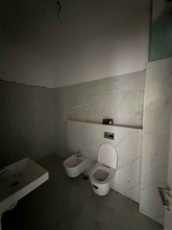 Shitet, Apartament 2+1+2, Sauk, Porta Tirana e Re, Tiranë.