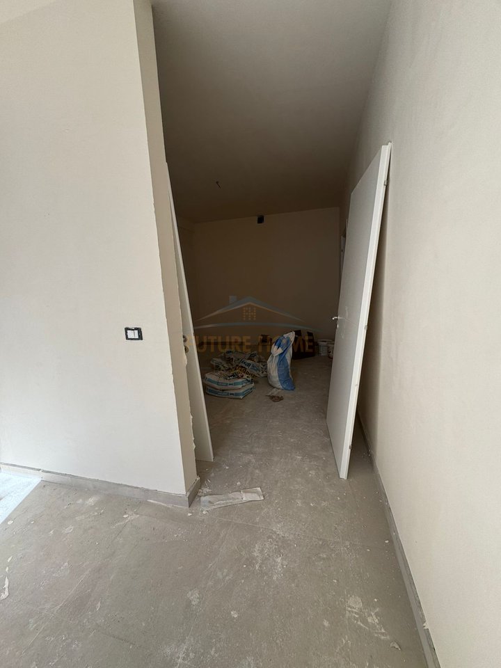 For sale, 2+1 Apartment, Bushgjokaj Complex, Kamez