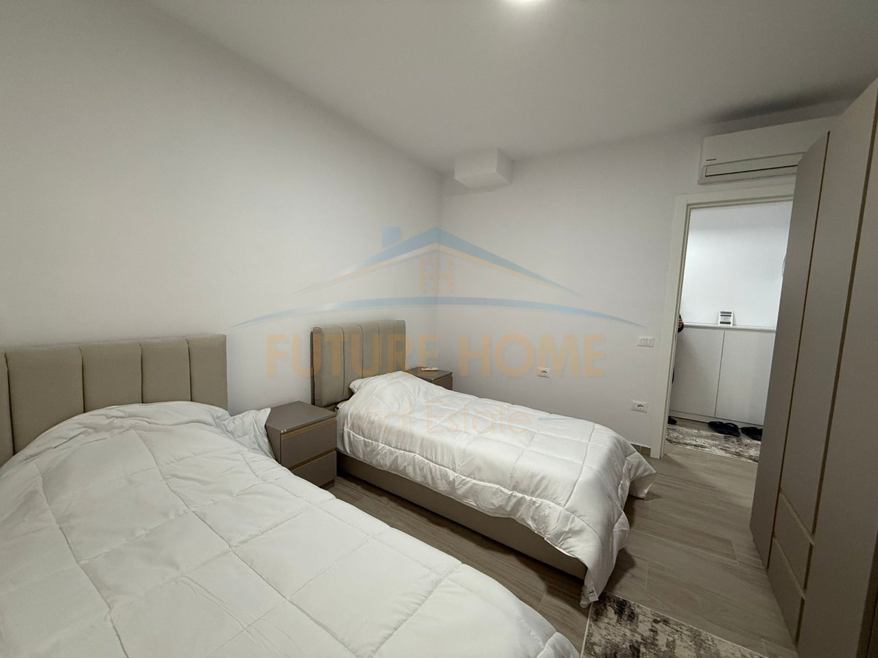 Qera, Apartament 2+1+2+Post Parkimi, Pazari i Ri, Tiranë