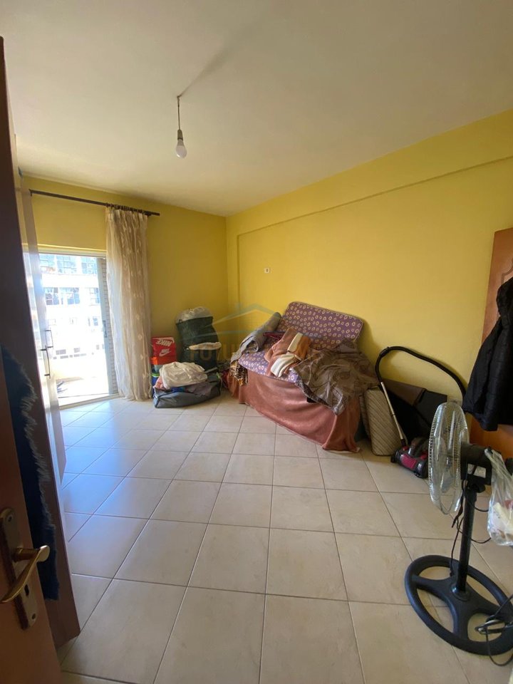 For sale, 3+1+2 Apartment near the Orthodox Church, Vlore.