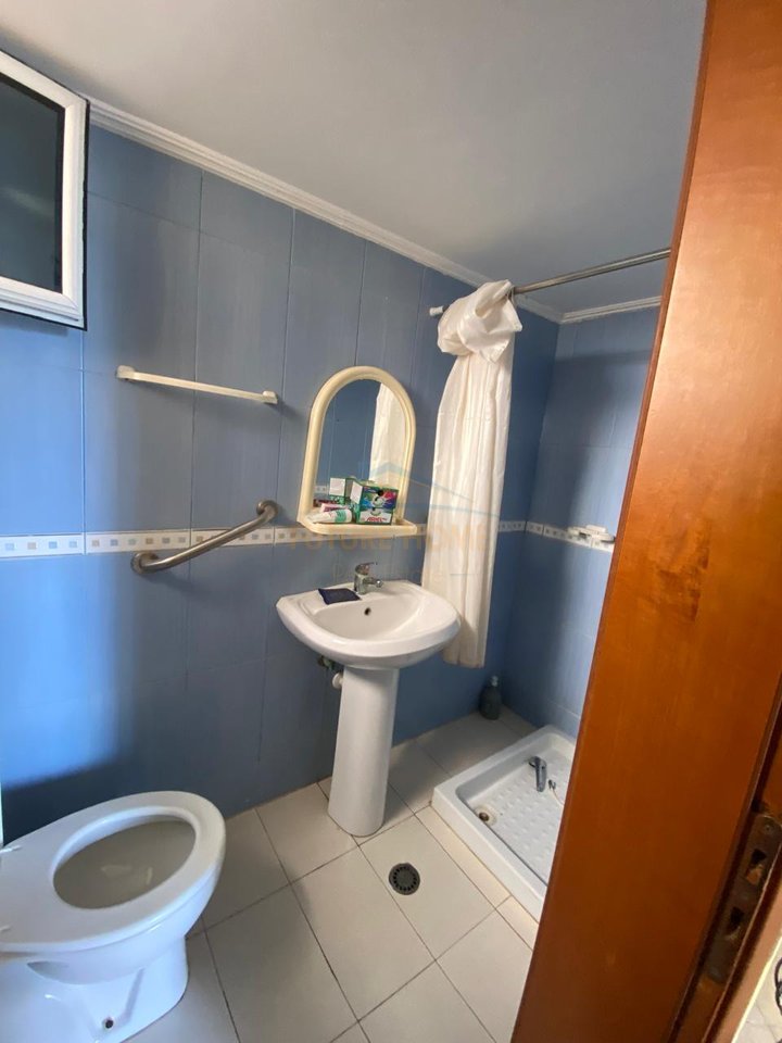 For sale, 3+1+2 Apartment near the Orthodox Church, Vlore.