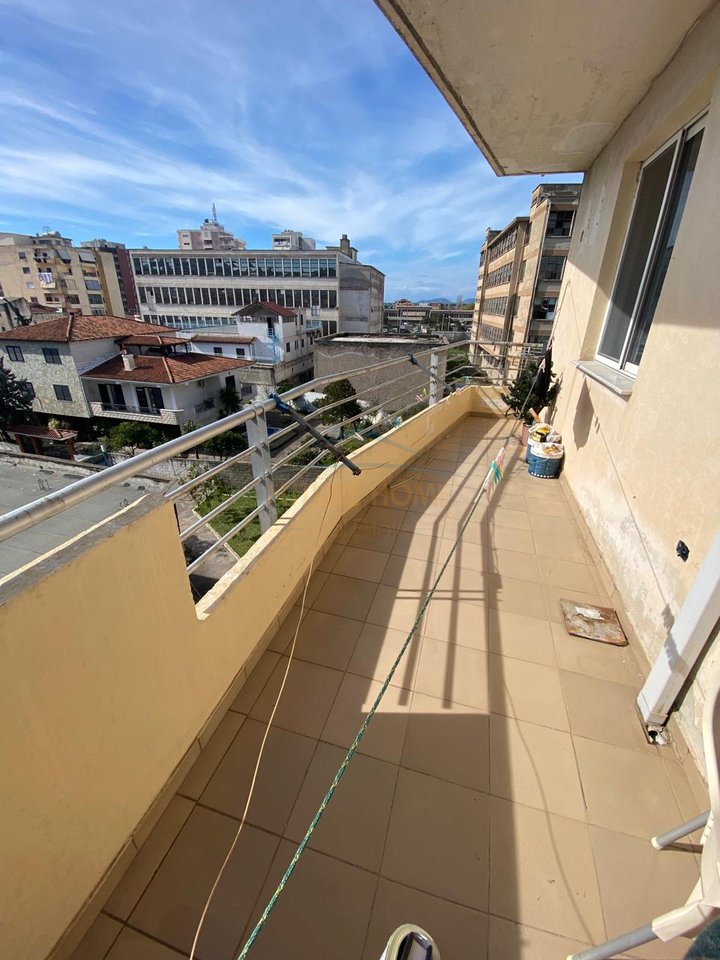 For sale, 3+1+2 Apartment near the Orthodox Church, Vlore.