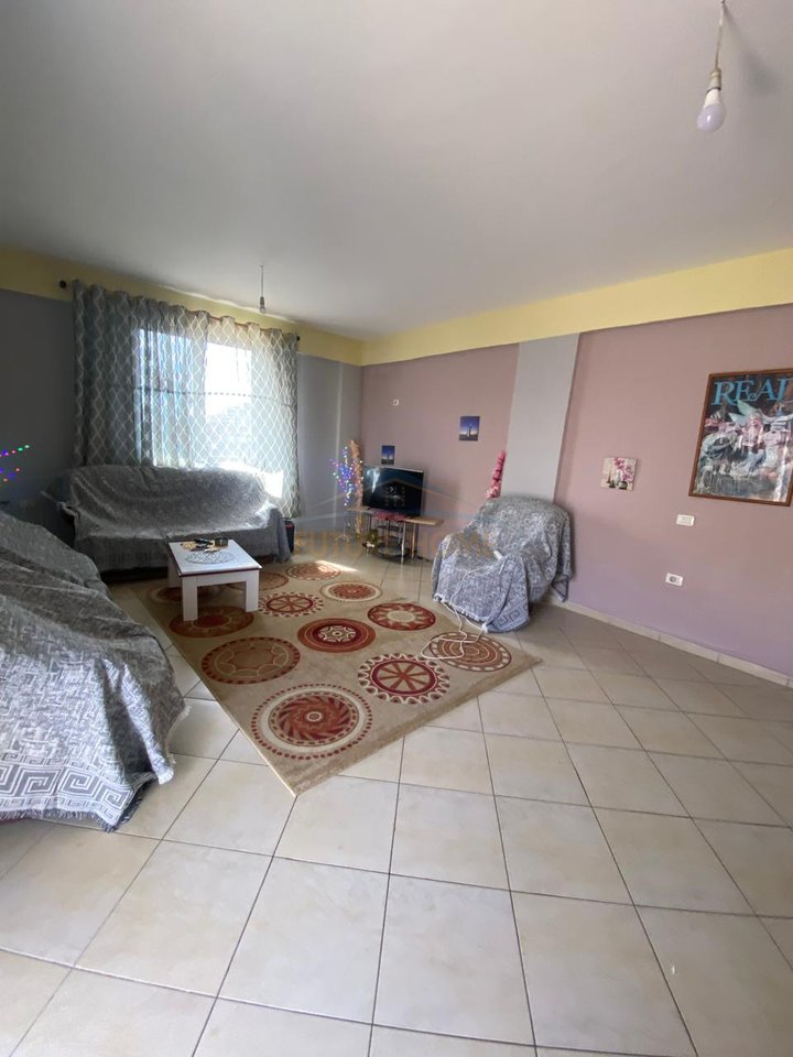 For sale, 3+1+2 Apartment near the Orthodox Church, Vlore.